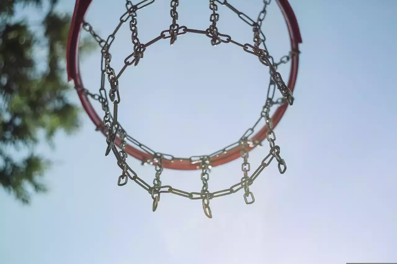 الفوائد البدنية والعقلية للعب كرة السلة